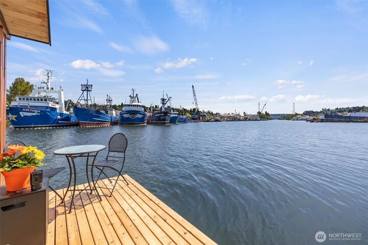 Property Photo:  1080 W Ewing Place 0-P  WA 98119 