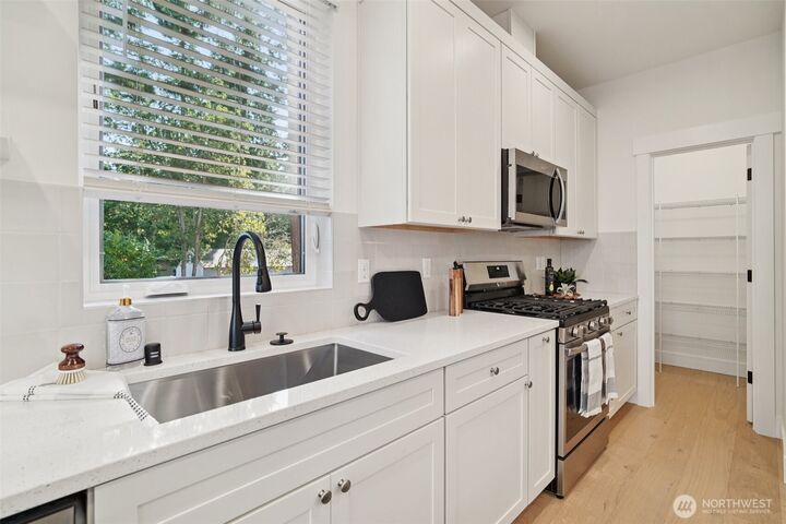 Property Photo: 8014 222nd Street SW WA 98026