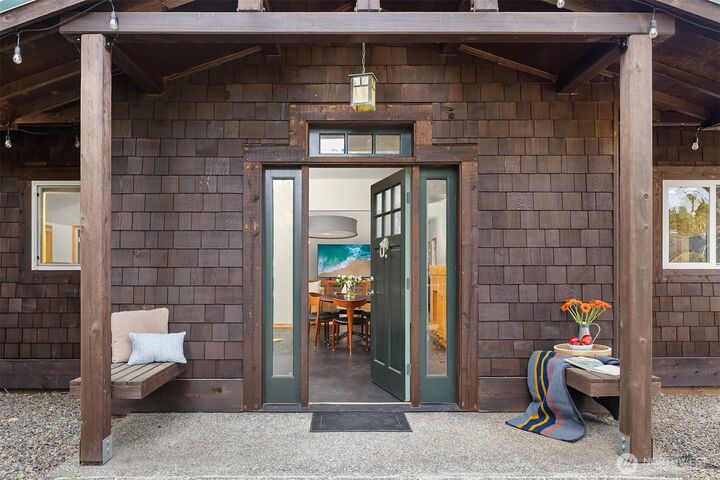 Property Photo:  707  Decker Avenue  WA 98260 