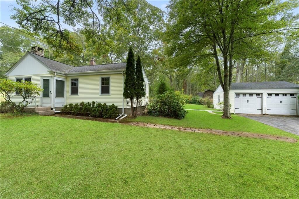 Property Photo:  86 Oak Street  RI 02804 