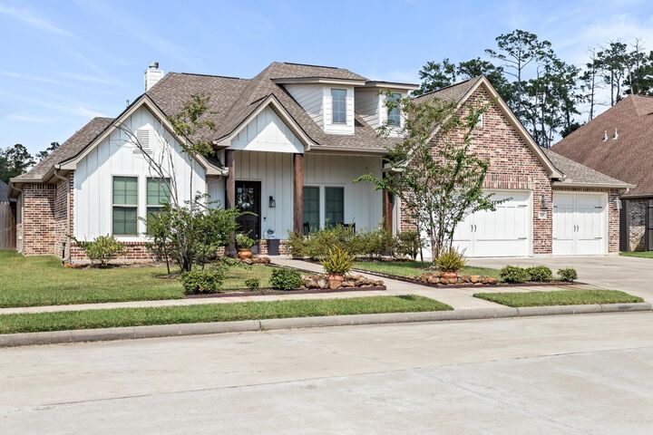 Property Photo:  206 Tara  TX 77657