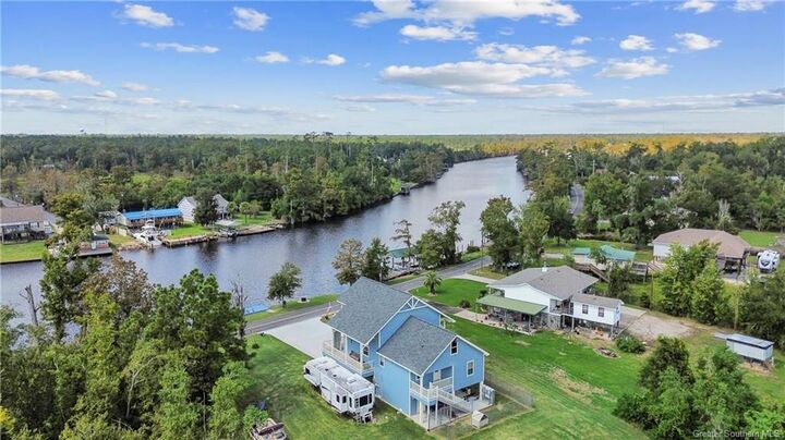 Property Photo: 1258 S Perkins Ferry Road S LA 70611
