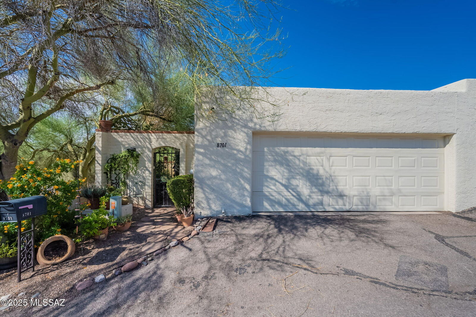Property Photo: 8701 E Terrace Place AZ 85710