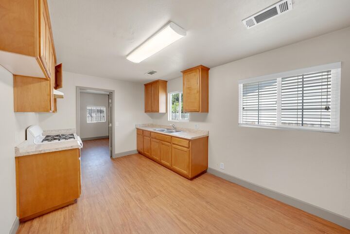 Property Photo:  680 E Larry Street  CA 93223 