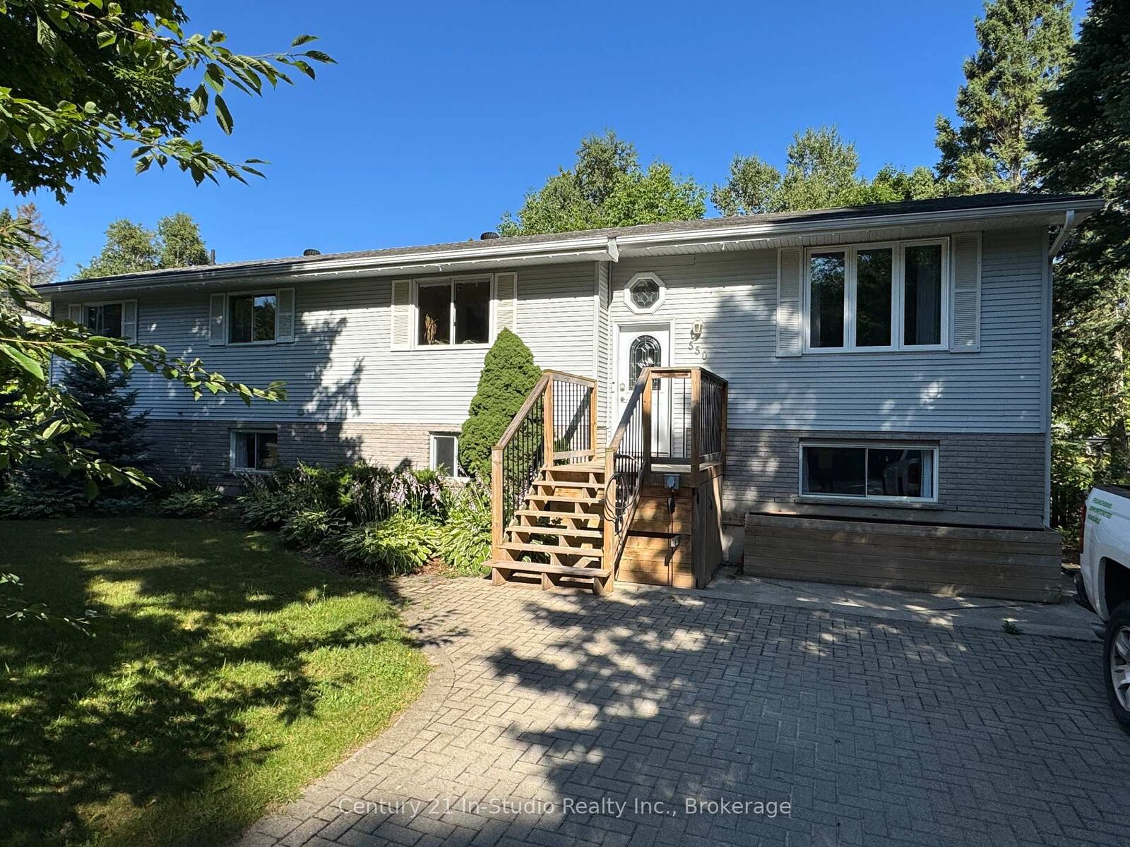 Property Photo: 550 McNabb Street ON N0H 2L0