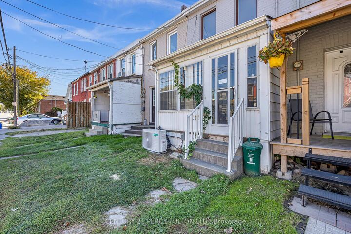 Property Photo: 159 1/2 Olive Avenue ON L1H 2P1