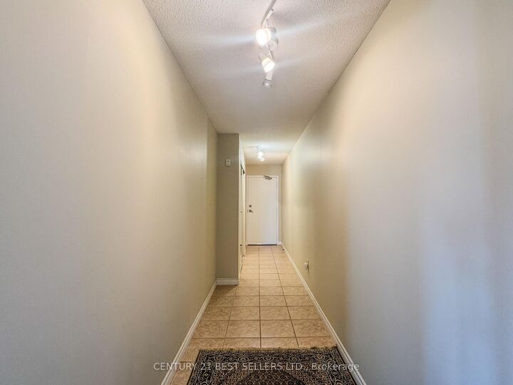 Photo de la propriété:  3650 Kaneff Crescent 1803  ON L5A 4A1 