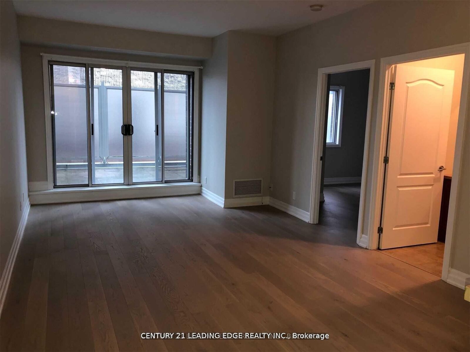 Photo de la propriété:  44 Bond Street W 302  ON L1G 6R2 