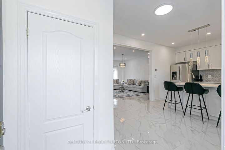 Property Photo:  29 Vettese Court  ON L6B 0V6 