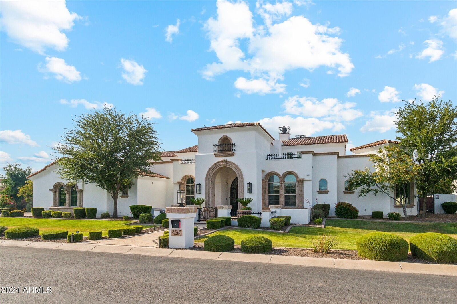 Property Photo:  2748 E Warbler Road  AZ 85297 