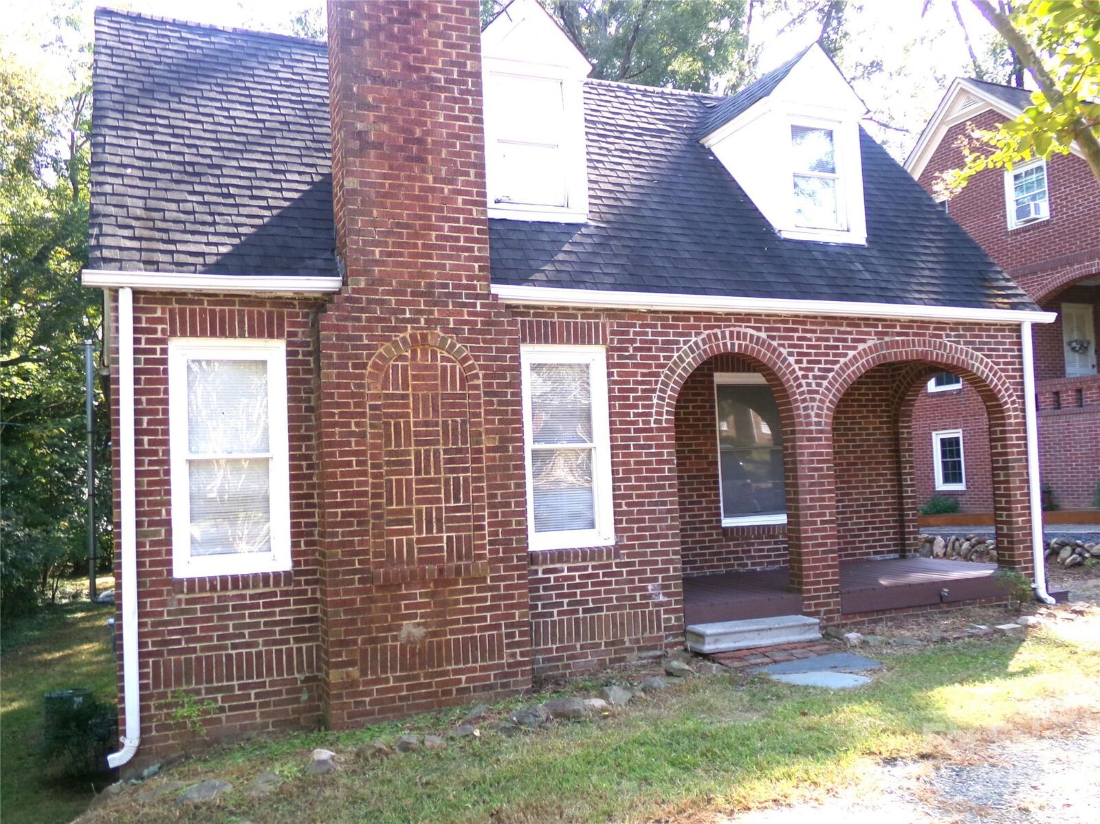 Property Photo:  1014 E Main Street  NC 28001 