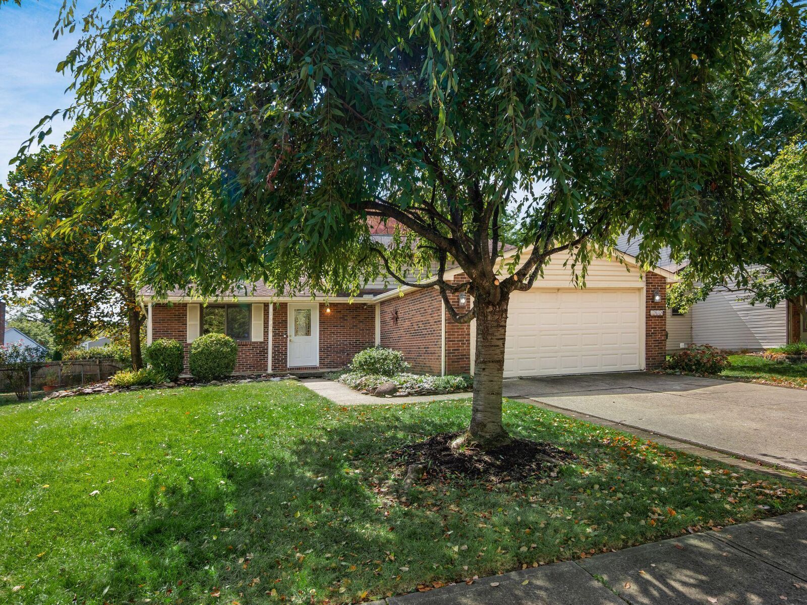 Property Photo:  1949 Hamrock Drive  OH 43065 