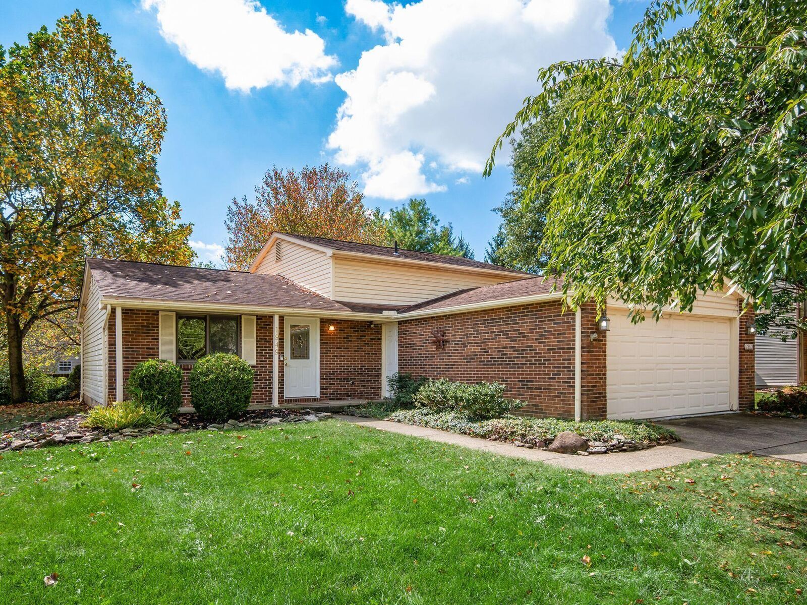 Property Photo:  1949 Hamrock Drive  OH 43065 