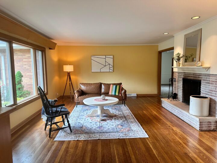 Property Photo:  1560 Pemberton Drive  OH 43221 