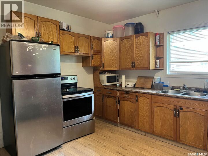 Property Photo:  345 19th Street E  SK S6V 1J8 