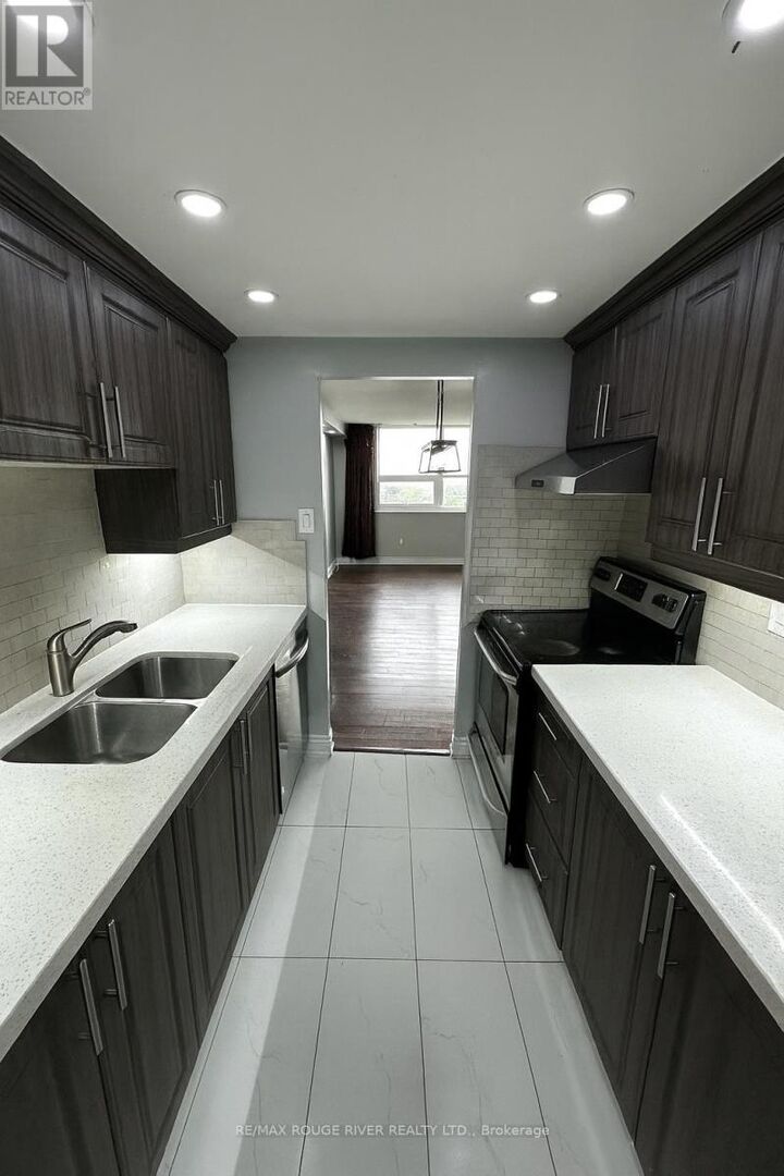 Property Photo:  4 Lisa Street 804  ON L6T 4B6 