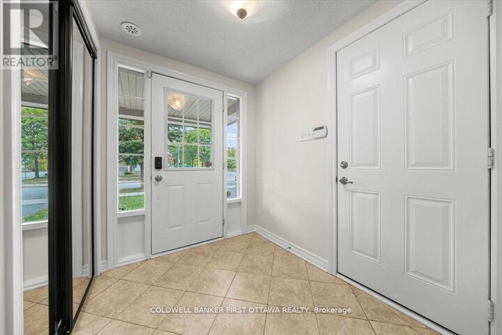 Property Photo:  121 Par-La-Ville Circle  ON K2S 0M3 