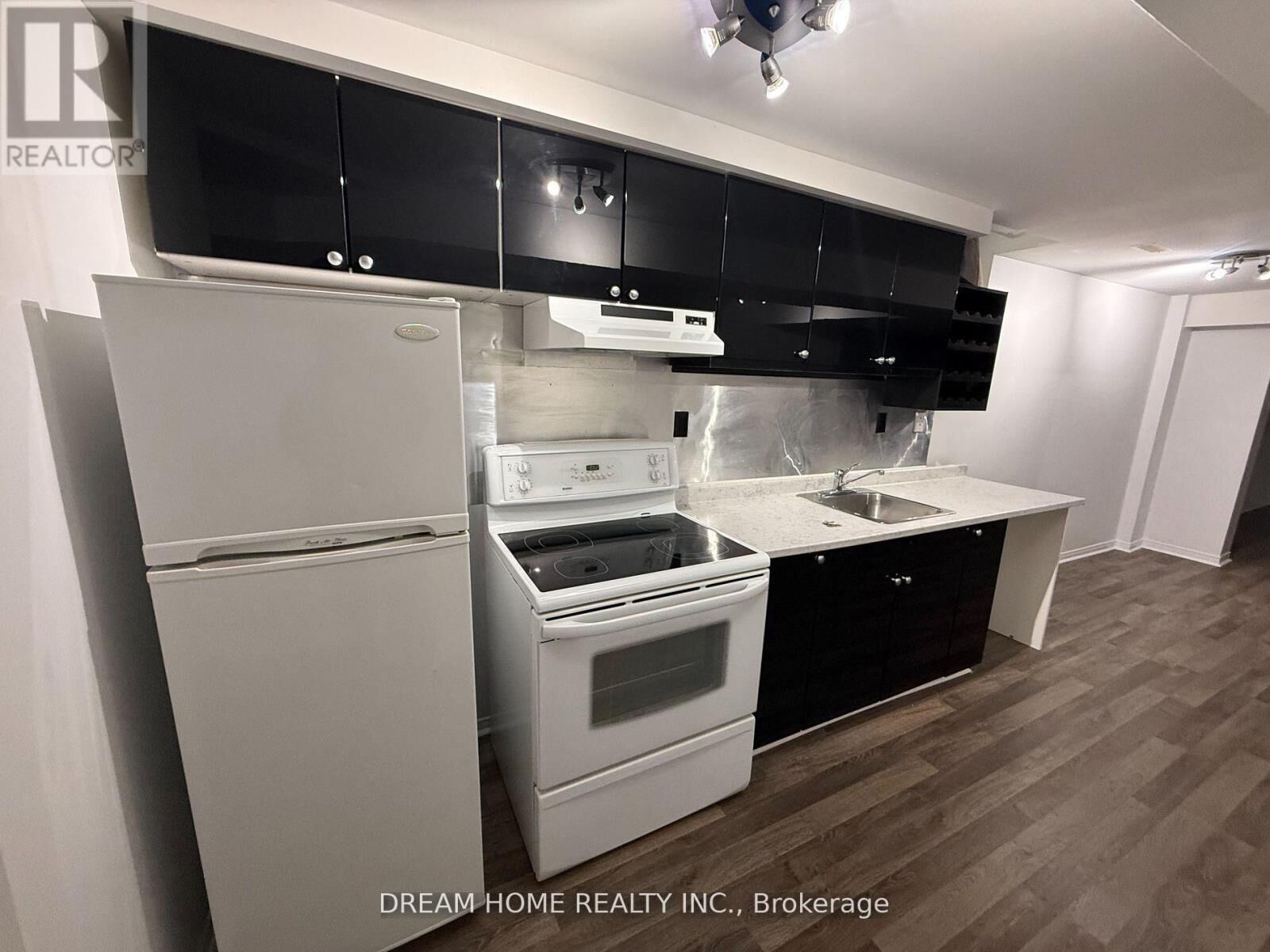 Property Photo:  264 Stonebridge Drive Bsmt  ON L6C 2X5 