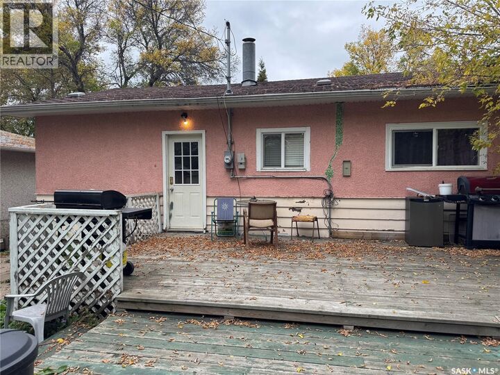 Property Photo:  1041 3rd Street E  SK S6V 0J4 