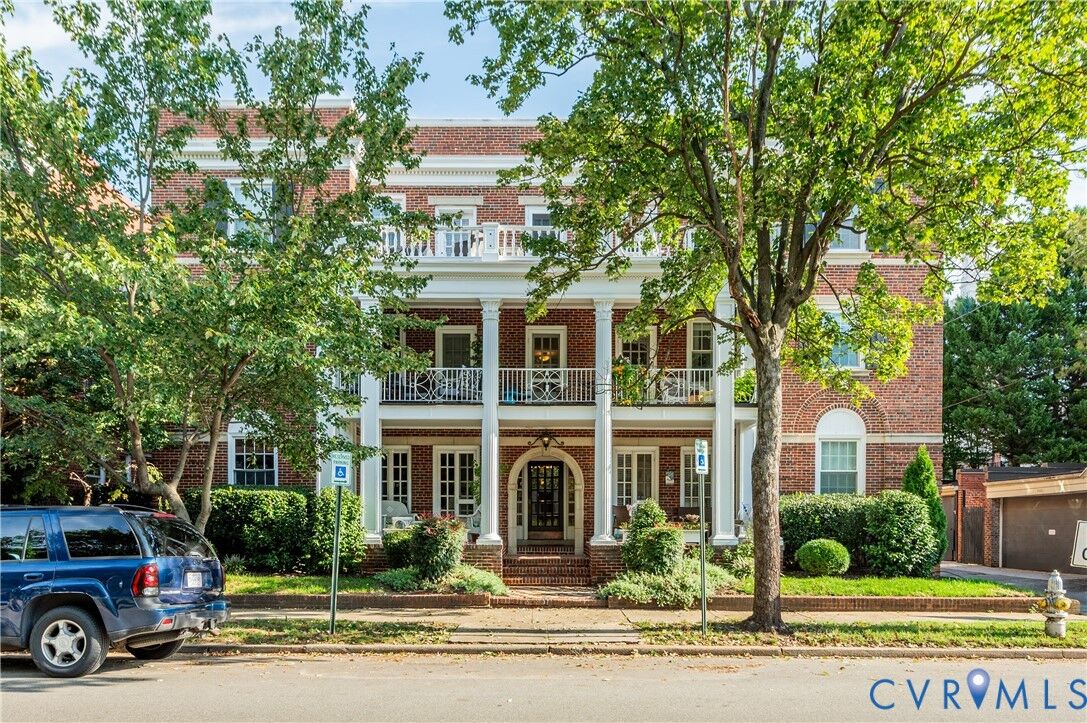 Property Photo: 2810 Kensington Avenue 9 VA 23221