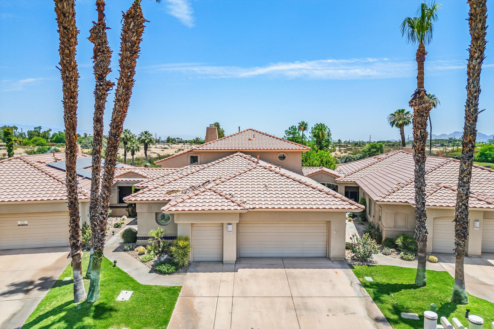 Property Photo:  187 E Kavenish Drive  CA 92270 