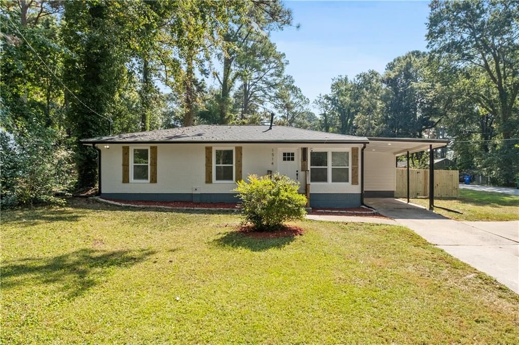 Property Photo: 1514 Peachcrest Road GA 30032