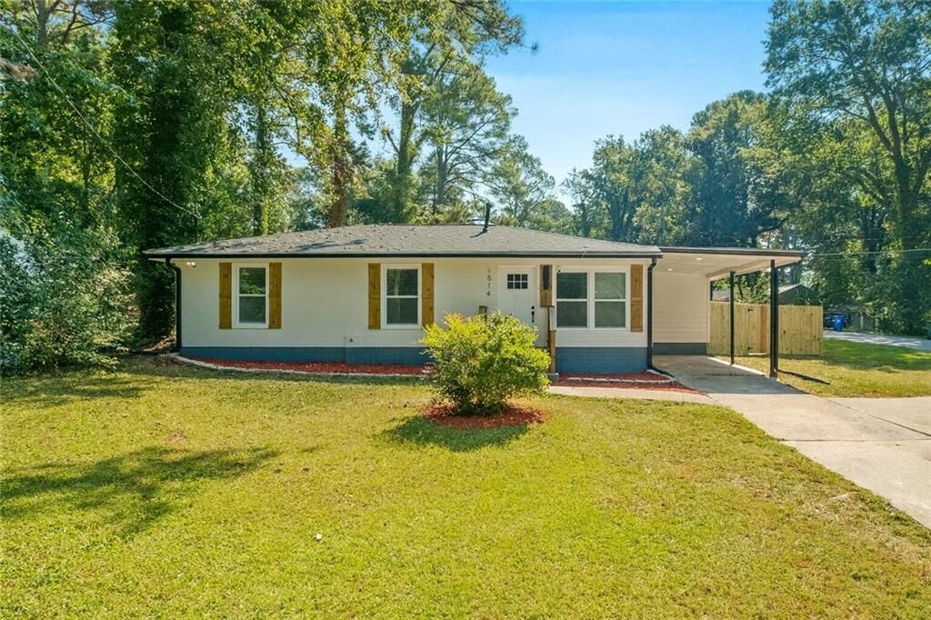 Property Photo: 1514 Peachcrest Road GA 30032
