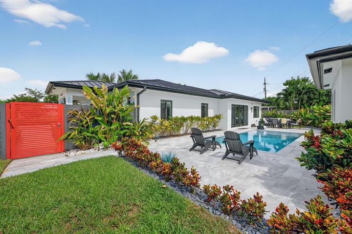 Property Photo: 4550 NE 3rd Ave FL 33334