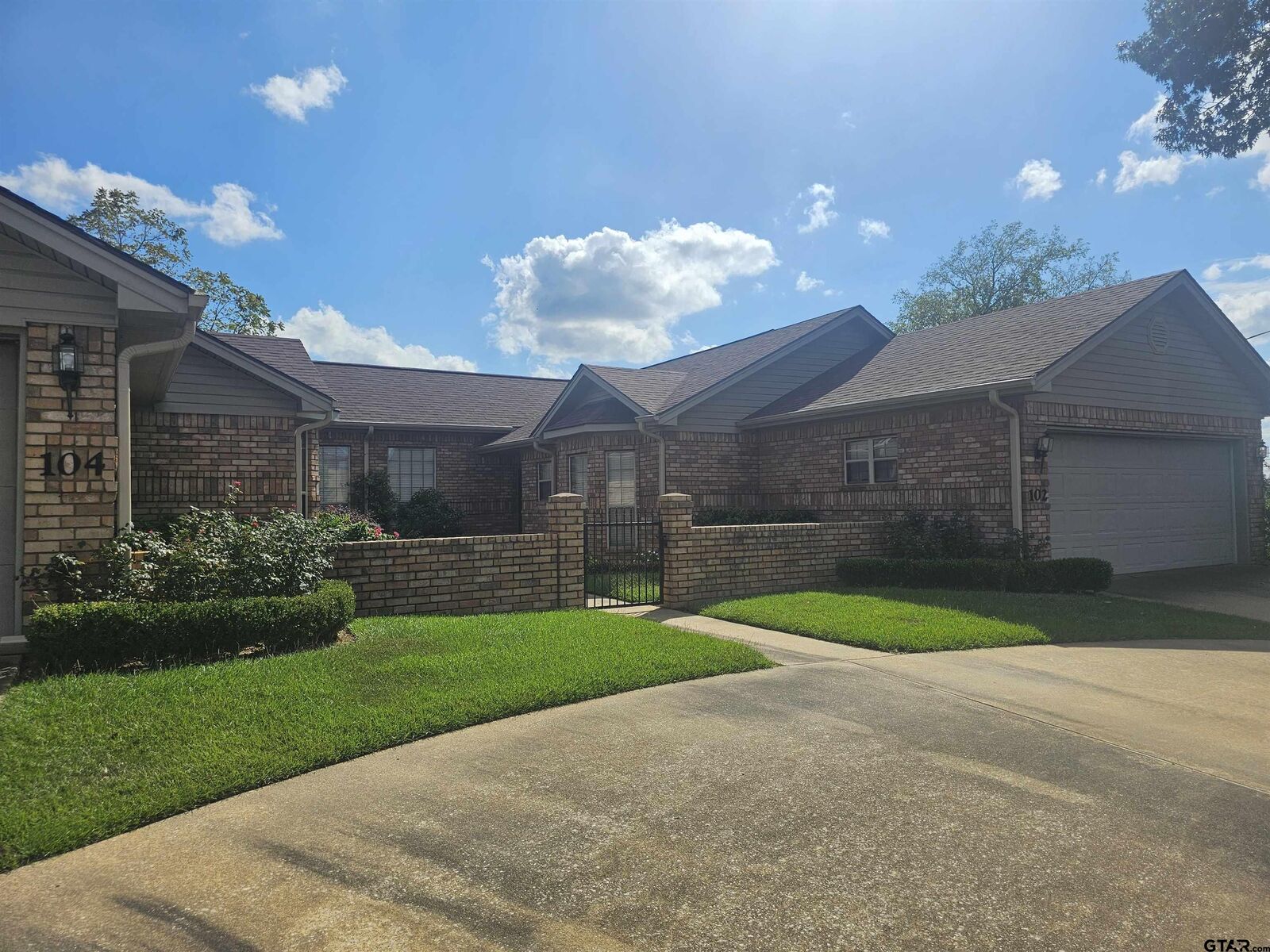 Property Photo: 102 E Ragley St TX 75654