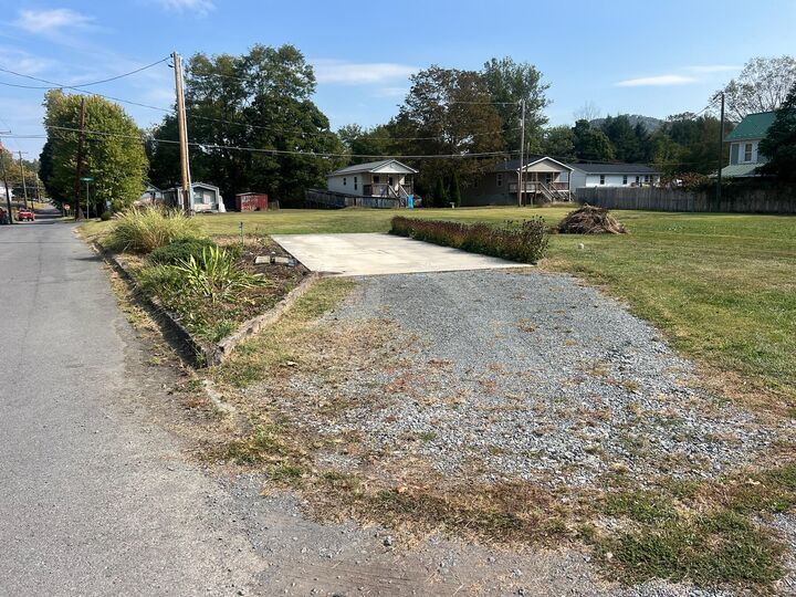 142 Washington St  Alderson WV 24910 photo