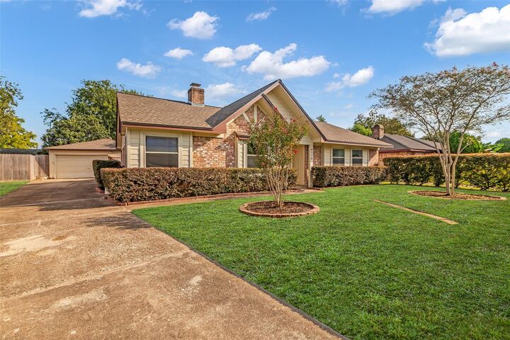 Property Photo:  9318 Twin Hills Drive  TX 77031 