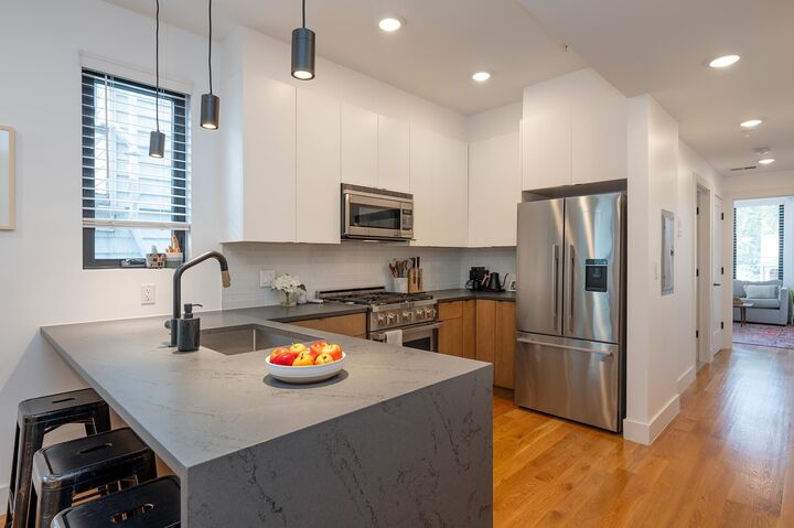 Property Photo:  827 Pavonia Ave 3  NJ 07306