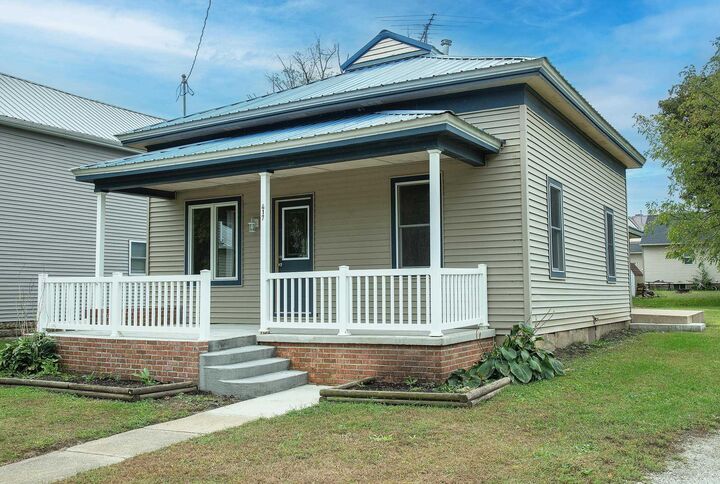 Property Photo:  417 Madison Street  IA 50658 