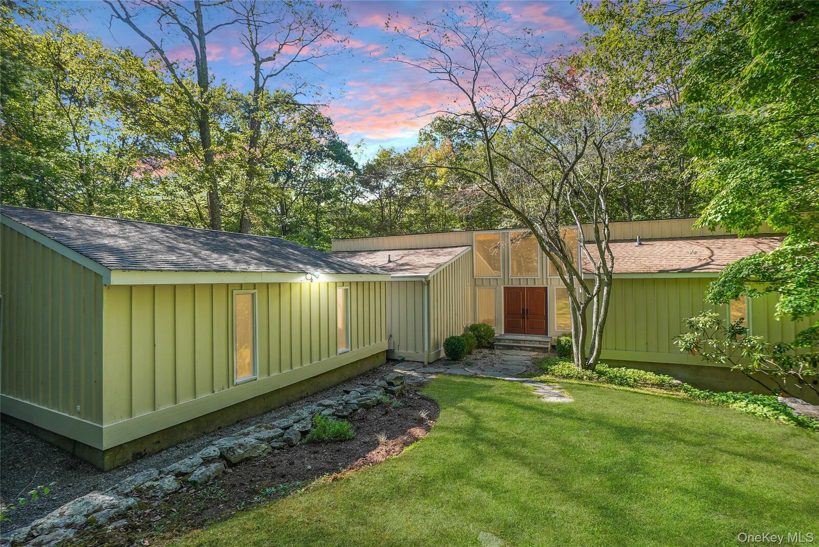 Property Photo:  22 Peters Lane  NY 10576 