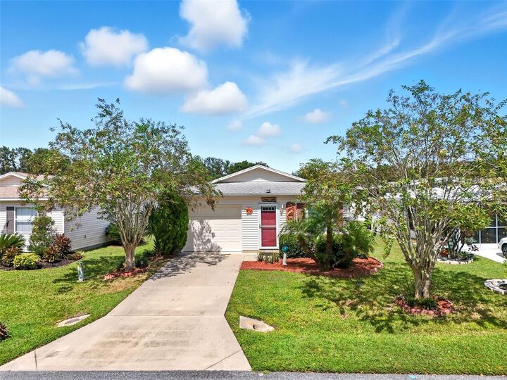 Property Photo: 543 Cottage Park Lane FL 34748