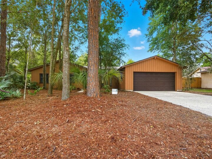 Property Photo:  150 Essex Drive  FL 32779 