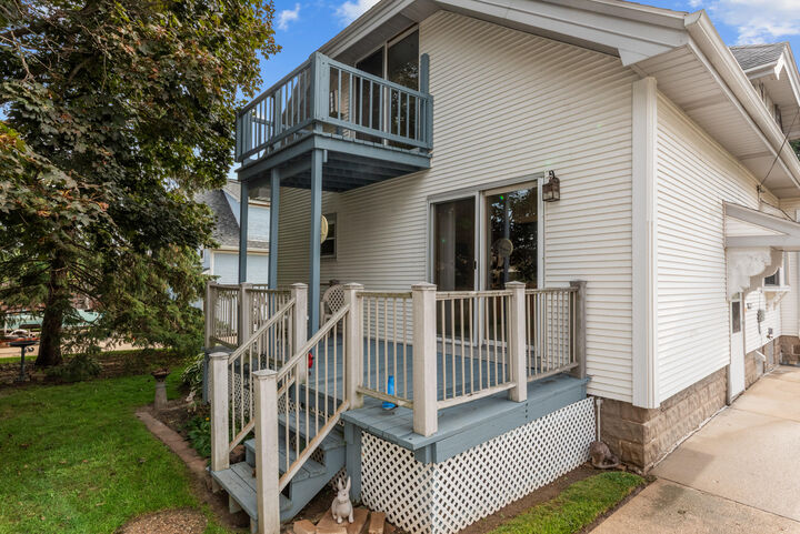 Property Photo:  1708 Monroe St 1710  WI 53090 