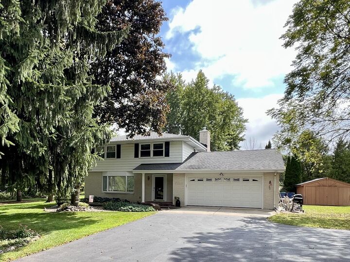 1241 Westwood Dr  Grafton WI 53024 photo