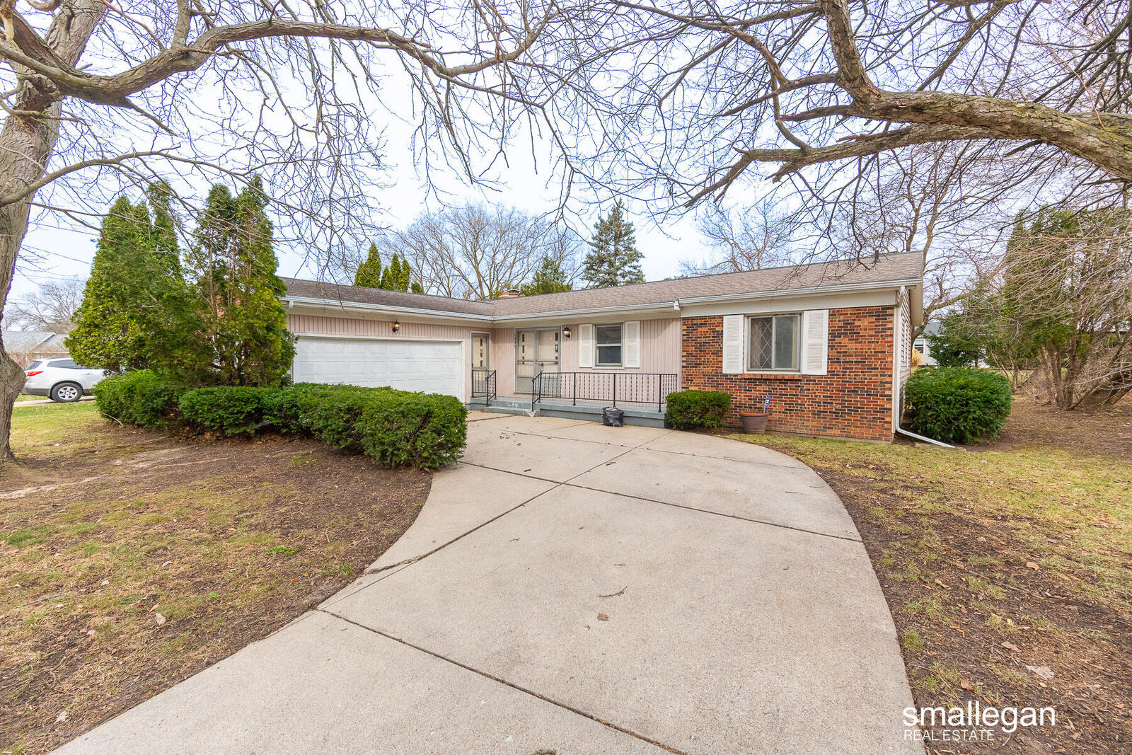 Property Photo: 1237 Dale Court NE MI 49505