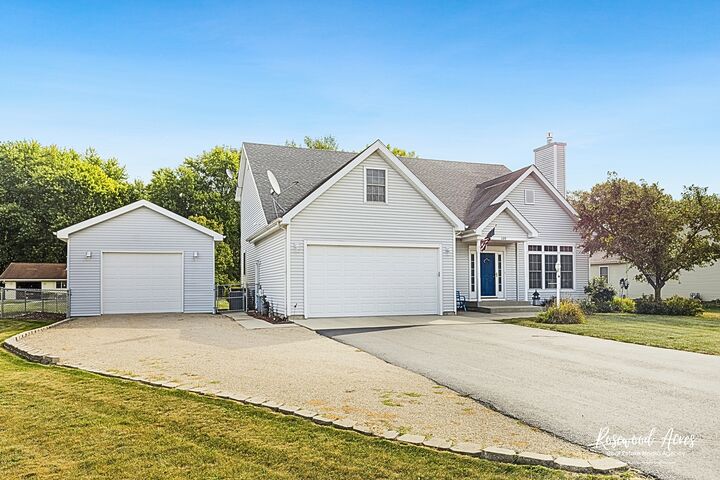 Property Photo:  109 Foley Drive  IL 60935