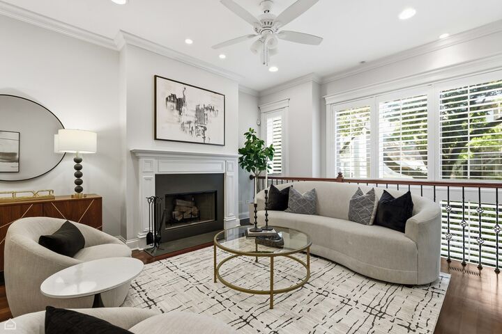 Property Photo: 2773 N Kenmore Avenue 1 IL 60614