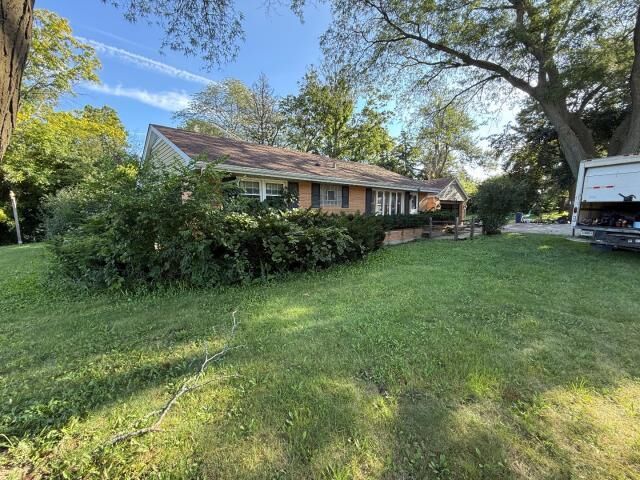 Property Photo: 1S777 Westview Avenue IL 60148