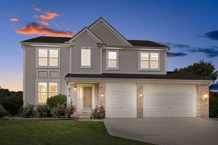 Property Photo: 676 Quincy Court IL 60188