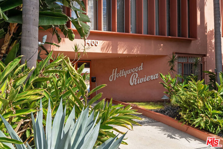 Property Photo:  1400 N Hayworth Avenue 32  CA 90046 