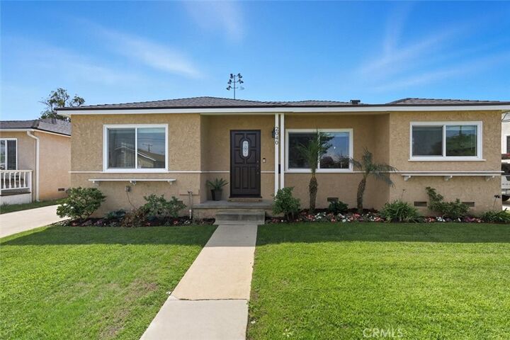 Property Photo:  2040 W 154th Street  CA 90249 