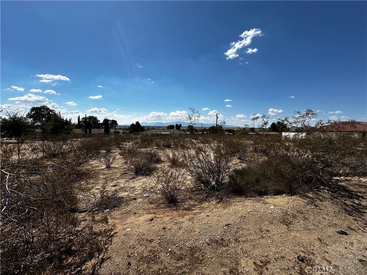 Property Photo:  15526 Kasota Rd  CA 92307 