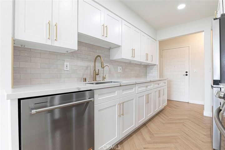 Property Photo:  570 W Stocker Street 201  CA 91202 