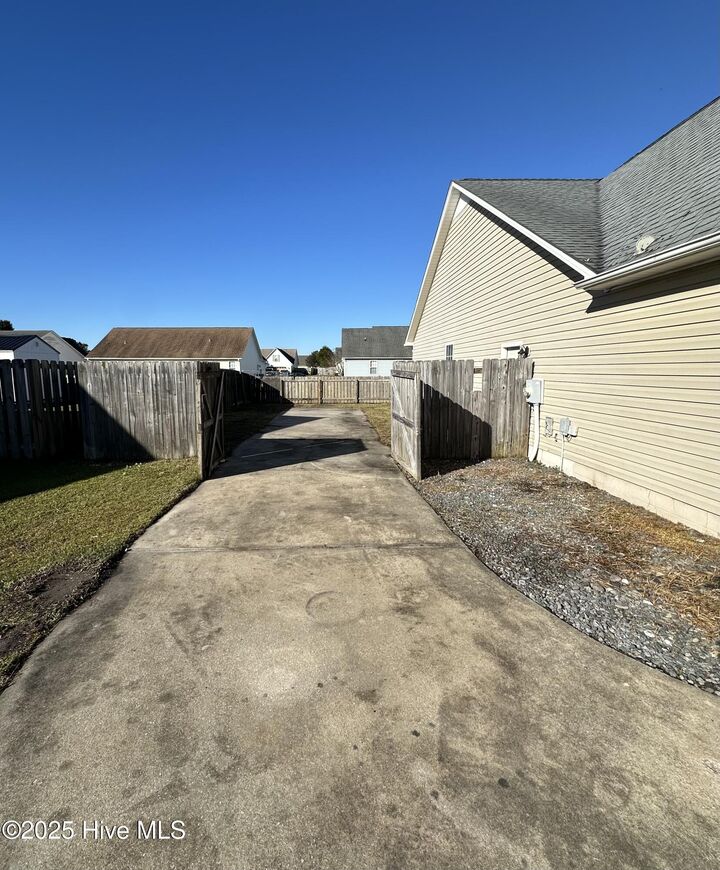 Property Photo:  1513 Mesquite Court  NC 28532 