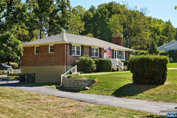 Property Photo:  812 Black Oak Ridge Road  NJ 07470 