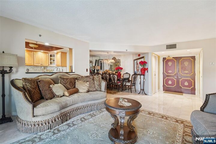 Property Photo:  245 Prospect Avenue 5B  NJ 07601 